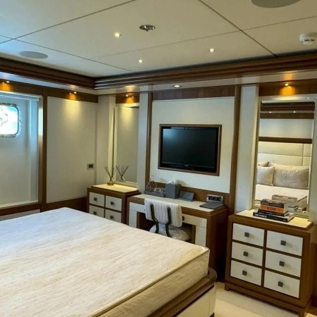 Immersive superyacht charter