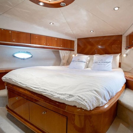 cabin for 2 charter guests