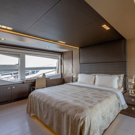 Infinitas Ferretti yacht double cabin