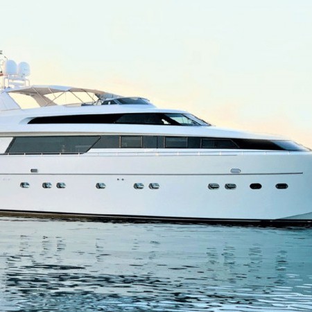 Infinitas yacht charter