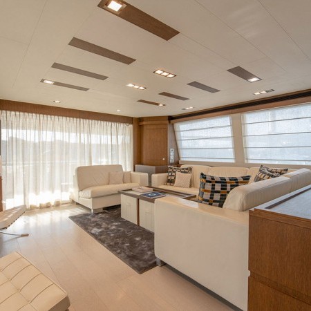 Infinitas yacht salon