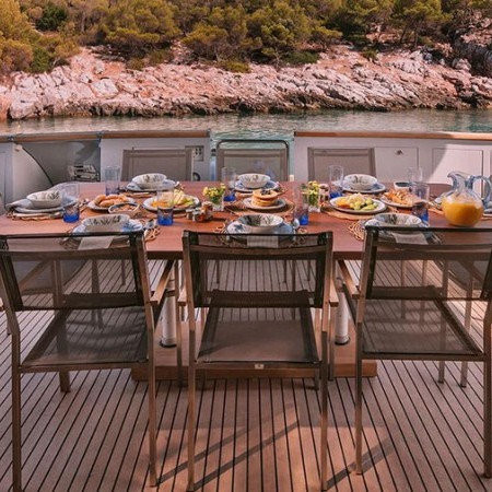 deck dining area