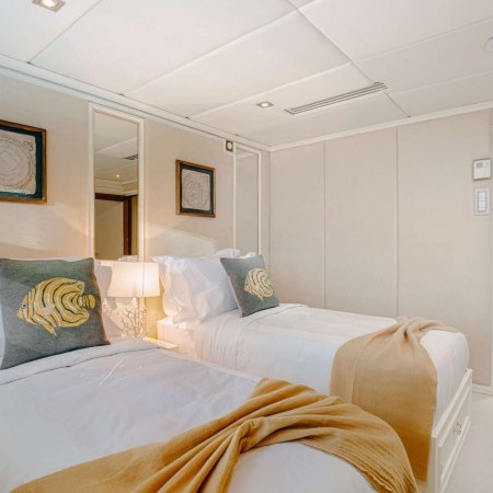 cabin for 2 charter guests