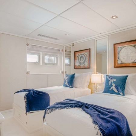 cabin for 2 charter guests