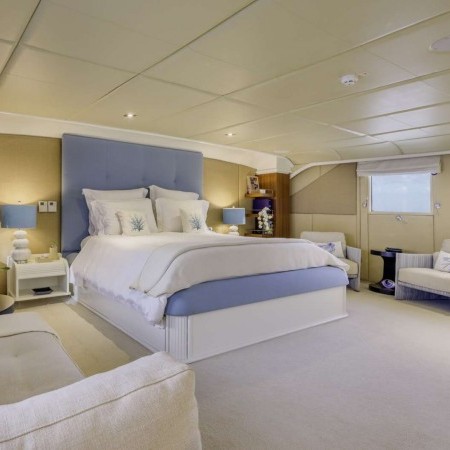 cabin for 2 charter guests