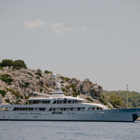 Itoto yacht charter