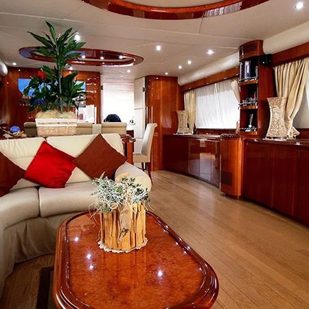 indor salon of Jauni yacht