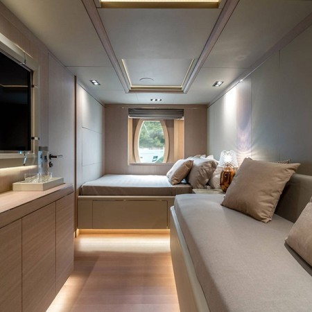 Jaz yacht cabin