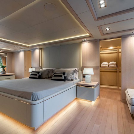 cabin for 2 charter guests