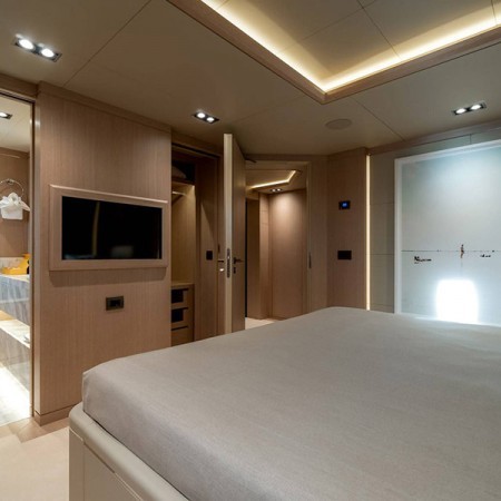 cabin for 2 charter guests