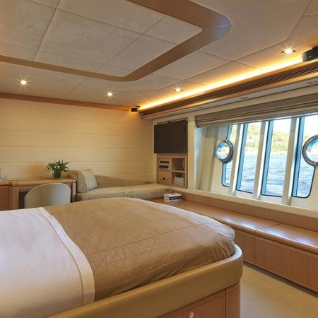 cabin for 2 charter guests