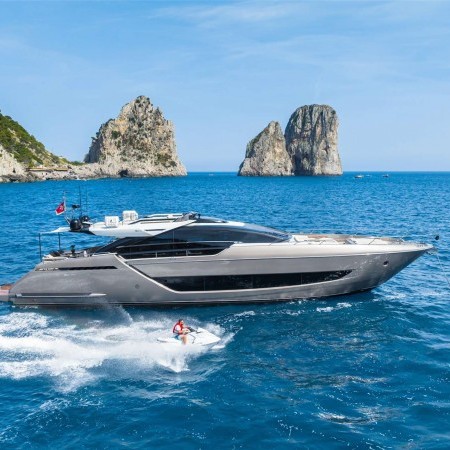 Kar yacht charter Riva