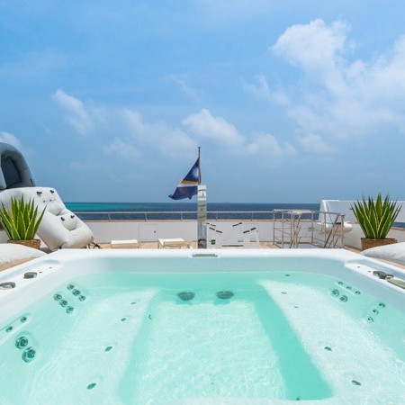 Katina yacht charter Jacuzzi