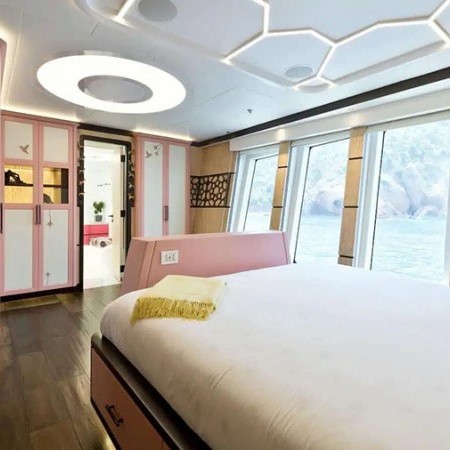 Khalilah superyacht cabin