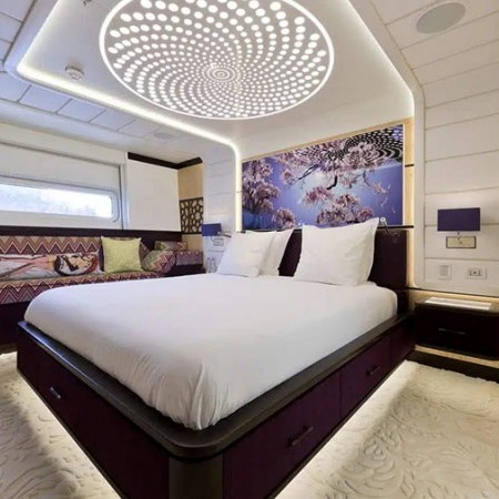 Khalilah yacht cabin