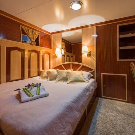 double cabin for 2 charter guests