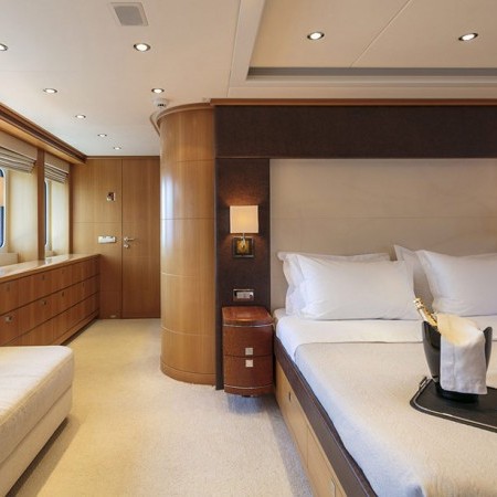 cabin for 2 charter guests