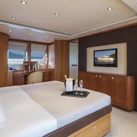 cabin for 2 charter guests