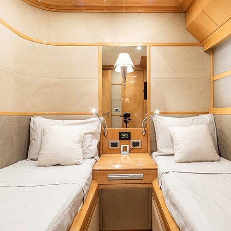 LADY B Yacht Charter | 26m De Birs