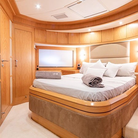 LADY B Yacht Charter | 26m De Birs