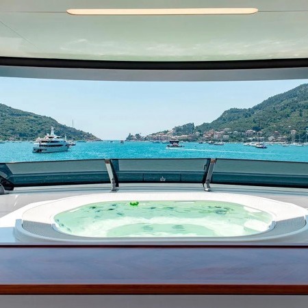 Lady Lena yacht Jacuzzi