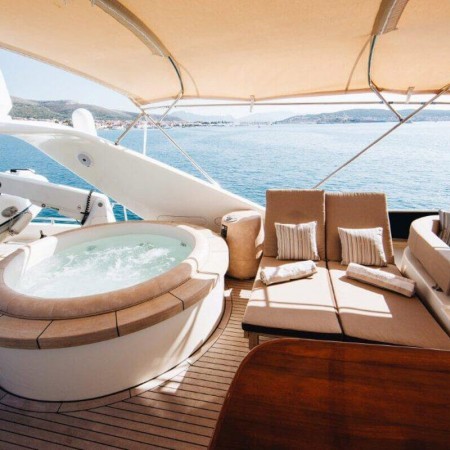 yacht charter Greece with Jacuzzi