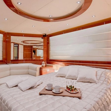 double cabin for 2 charter guests