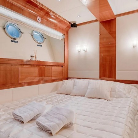 LADY MURA Yacht Charter | 29.1m Dominator