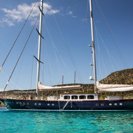 Le Pietre sailing yacht charter