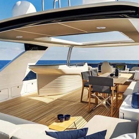 Legend II yacht flybridge