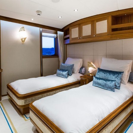 twin cabin Legend yacht