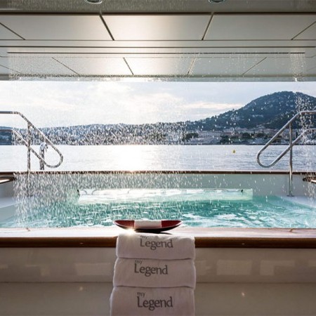 Legend yacht Jacuzzi