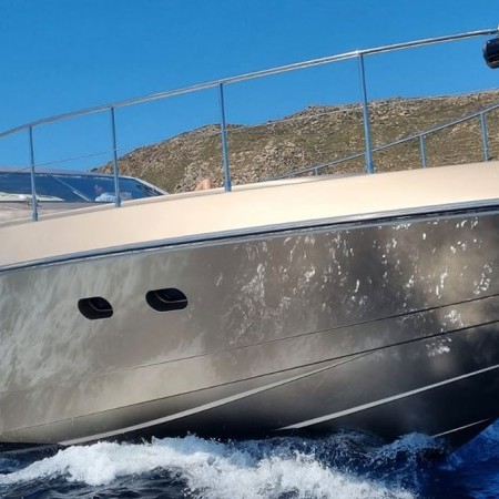 charter a yacht in Mykonos