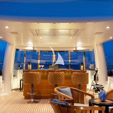Lind yacht charteer