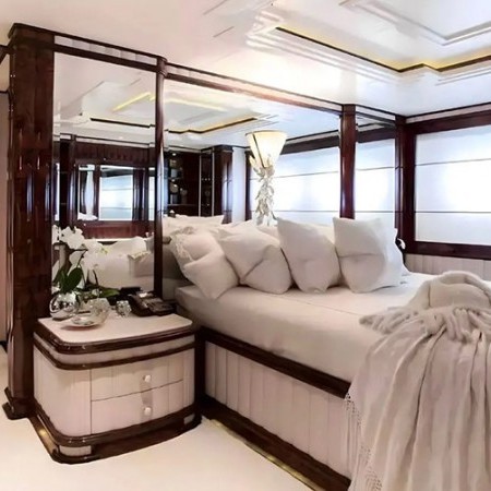 double cabin for 2 charter guests