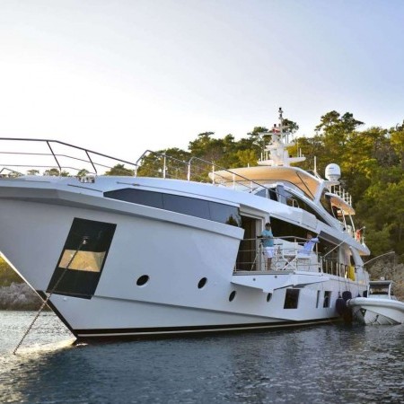 front view of Love T superyacht