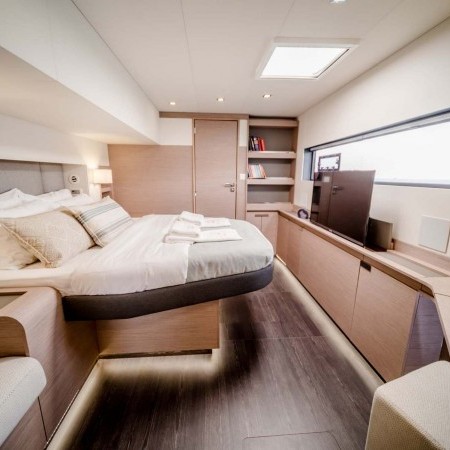 double cabin for 2 charter guests