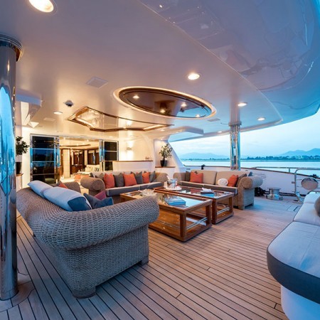 magenta M yacht