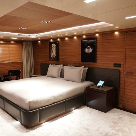 cabin for 2 charter guests