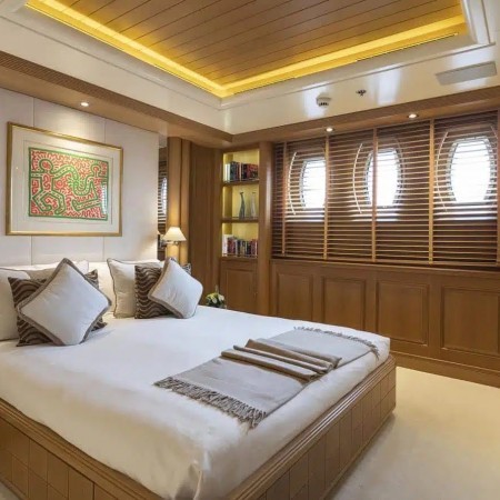 cabin for 2 charter guests