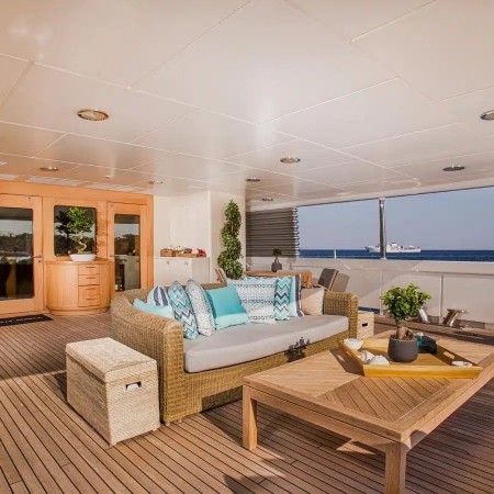 deck sitting area