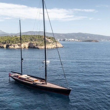 Maximus sailing yacht charter