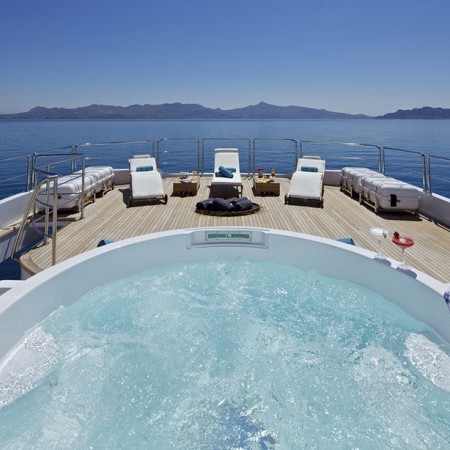 Mia Rama yacht Jacuzzi