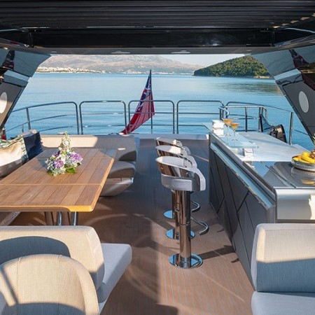 Mowana yacht flybridge