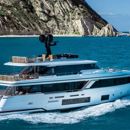 side view of Mrs L yacht charter