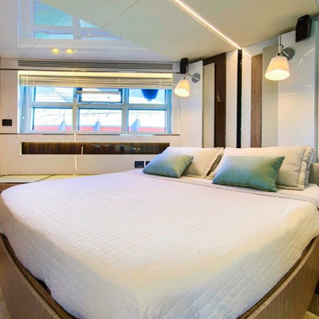 cabin for 2 charter guests