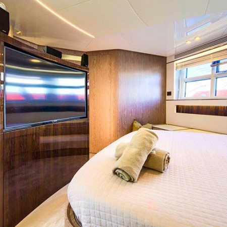 cabin for 2 charter guests