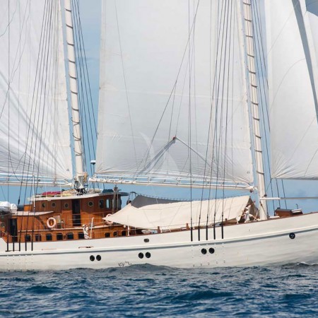 mutiara laut sailing yacht