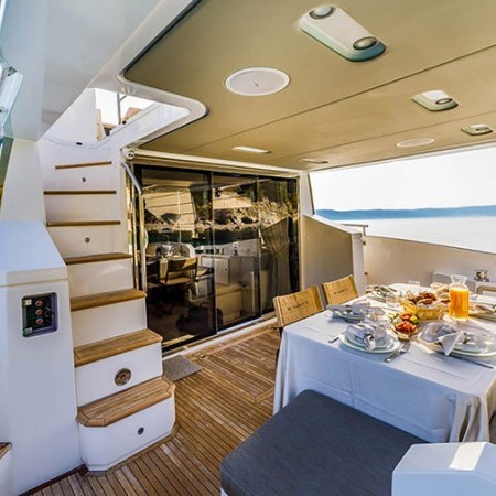 My Karat II yacht dining