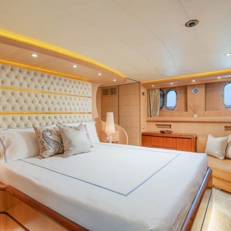 double cabin for 2 charter guests